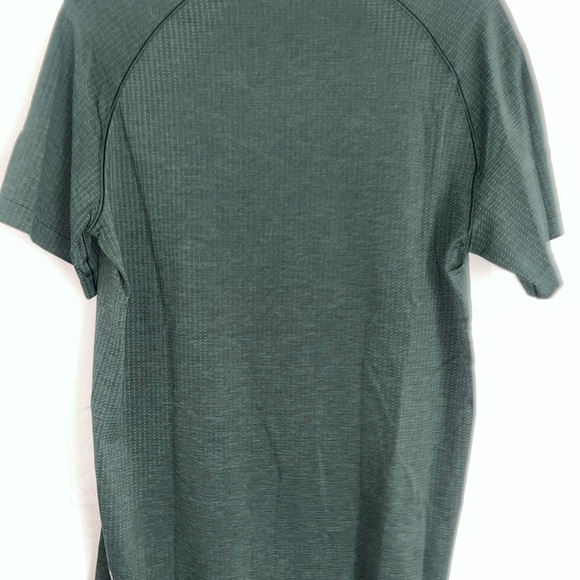 Lululemon Metal Vent Tech Short Sleeve Silverescent Size Medium MEFO/DKFR 77993 - Picture 4 of 4